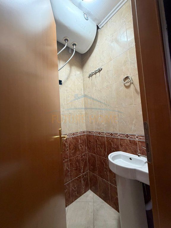 In affitto, Spazio per Uffici, Via “Perlat Rexhepi”, vicino a Xheko Imperial, Tirana.