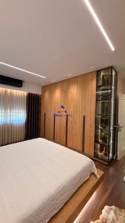 SHITET SUPER APARTAMENT LUKSOZ 2+1+VERANDË "ELBASAN, PRANE PARKUT RINIA" 24.000.000 LEKE
