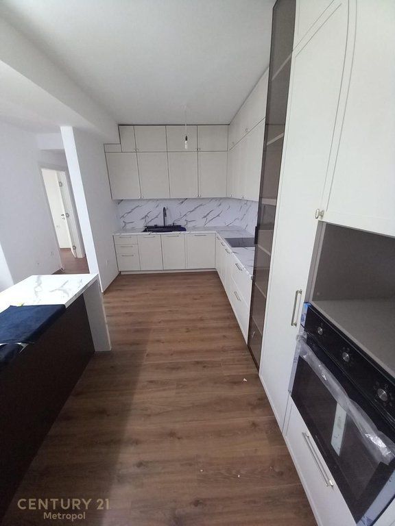 Japim me qira apartament 2+1+2+ parkim te Rezidenca Kodra e Diellit 2! 880 € /Muaj 85,000 Lekë /Muaj