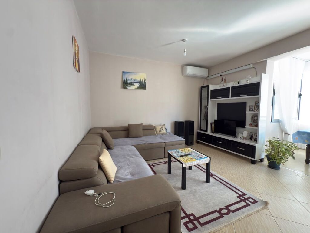 APARTAMENT 2+1 ME QERA AFATGJATE – ISH KOMBINATI, VLORË.