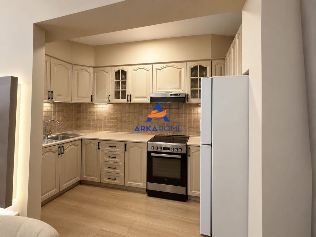 JEPET ME QIRA APARTAMENT 1+1+BALLKON "MYSLYM SHYRI" 65.000 LEKE