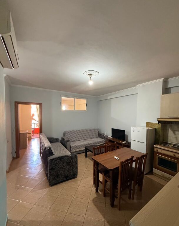 Astir, jepet me qera apartament 1+1 per student.