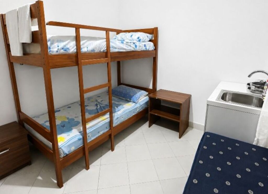 Jepet me qira garsoniere, tek Sanatoriumi, Rruga Haxhi Bardhi.