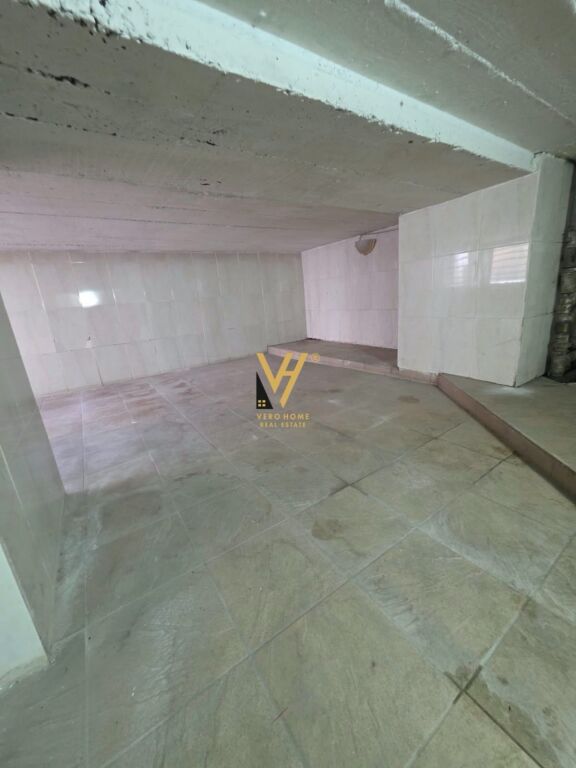 SHOP FOR RENT 80 M2 AT WILLSON SQUARE 800 EURO