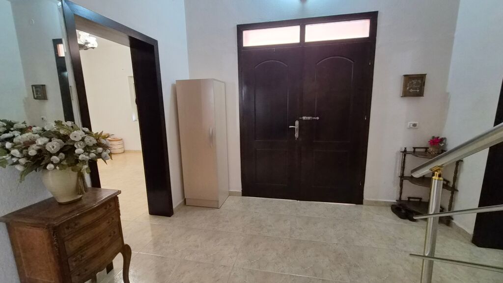 VILLA SU 3 PIANI IN VENDITA – VIA SIRI KODRA