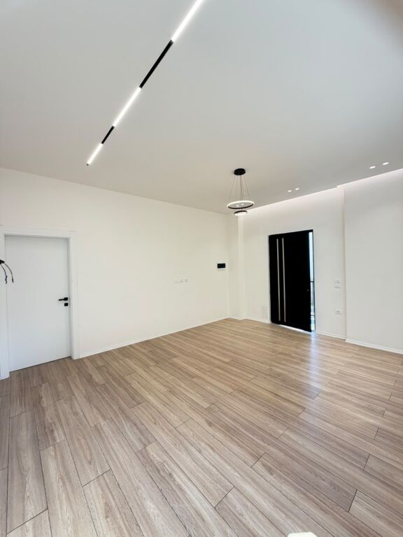 Apartment 1+1+Veranda For Sale near the roundabout in Paskuqan