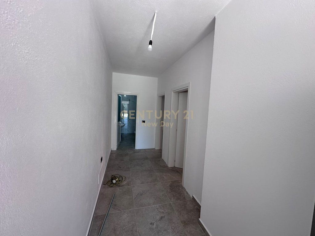 For rent ground floor of a villa in the Ish Keneta area.