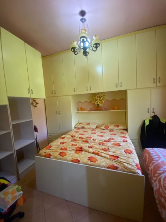 **JEPET ME QIRA – 1\+1 TEK PALLATET AGIMI**