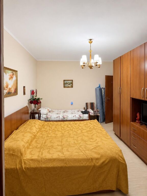 Shitet Apartament 1+1 Prane Shkolles Bajram Curri ne Tirane