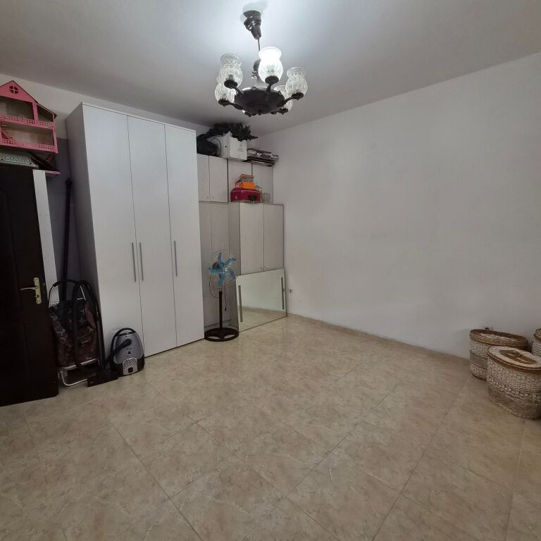VILLA SU 3 PIANI IN VENDITA – VIA SIRI KODRA