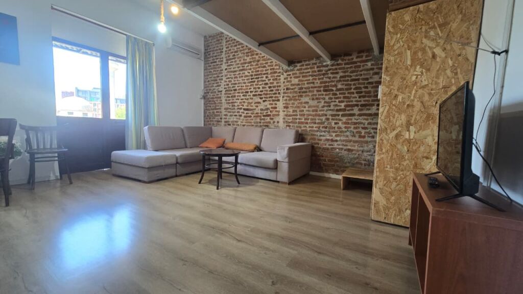 Jepet me Qira Studio Modernë në Qendër të Tiranës