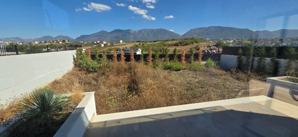 VILLA SU 3 PIANI CON TERRAZZA IN VENDITA | MJULL-BATHORE, TEG