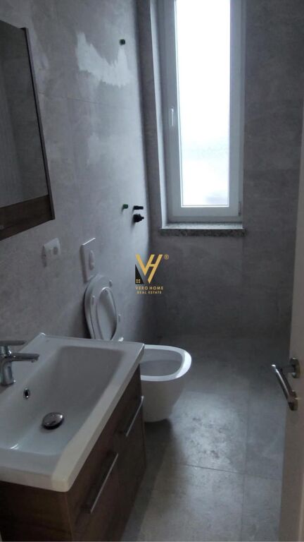 LOCALE COMMERCIALE 63 M2 IN AFFITTO VICINO ALLO STADIO DINAMO 80.000 LEKE