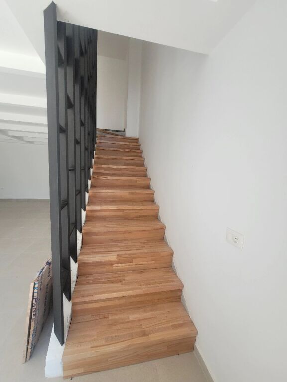 Affittasi NEGOZIO ad Astir Villa L  