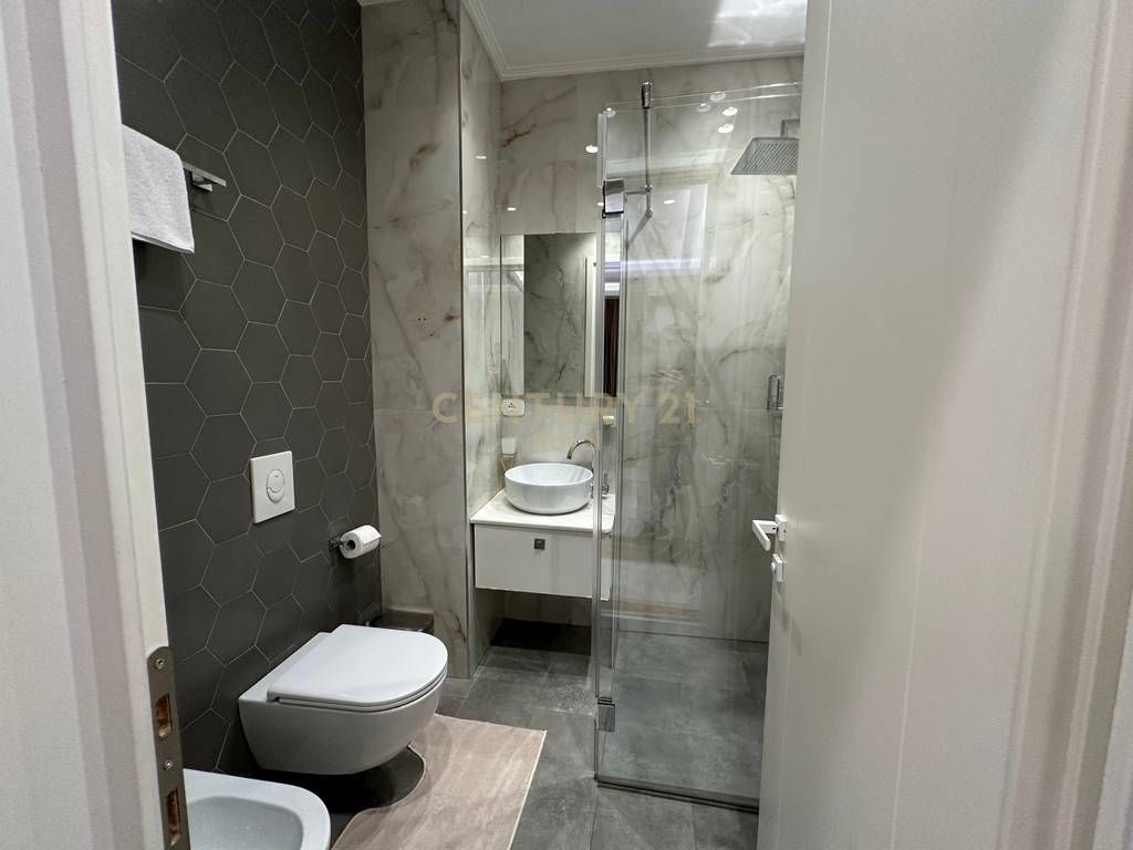 Apartment 2+1+2+ laundry + Parking space for rent at Park Gate