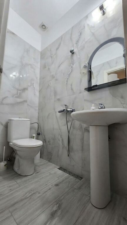 Jepet me Qira Apartament 2+1 – Përballë Tajvanit
