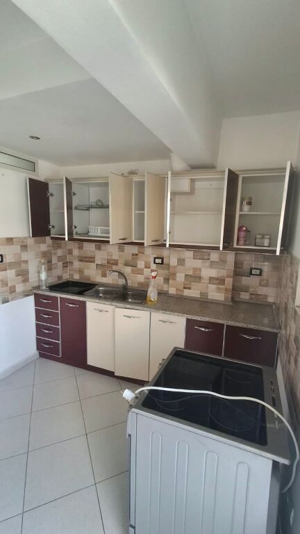 JEPET ME QIRA APARTAMENT 1+1 – PRANË SPITALIT, DURRËS!