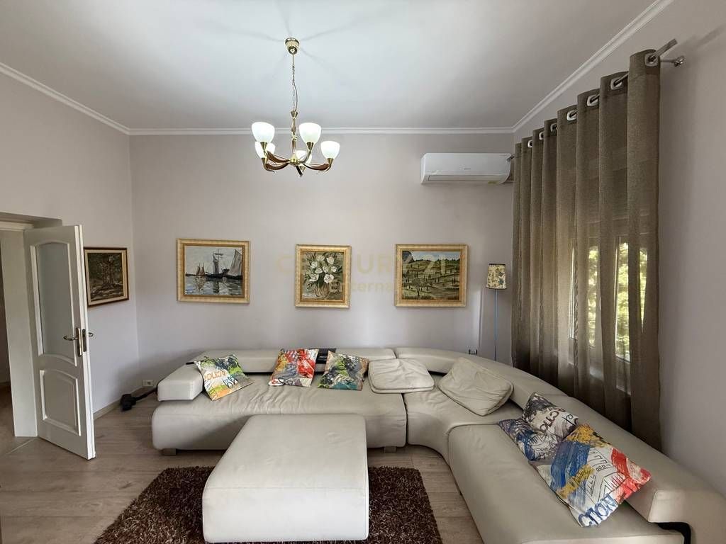 Apartament 2+1 me qira te Ish Blloku, Pallatet Agimi - 800€ | 91 m²