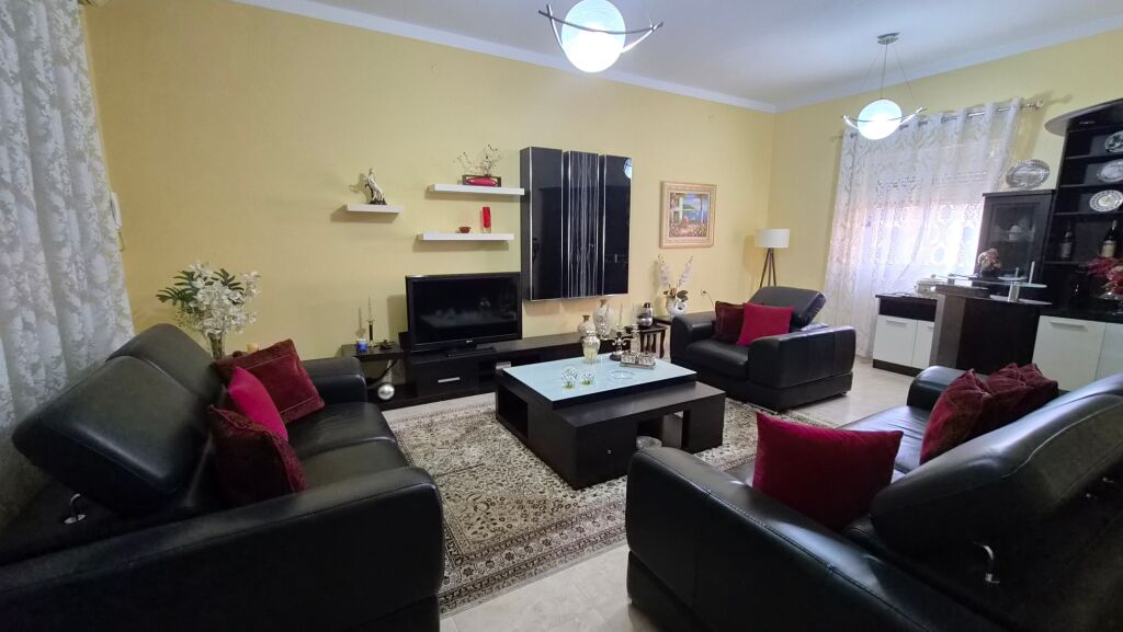 VILLA SU 3 PIANI IN VENDITA – VIA SIRI KODRA