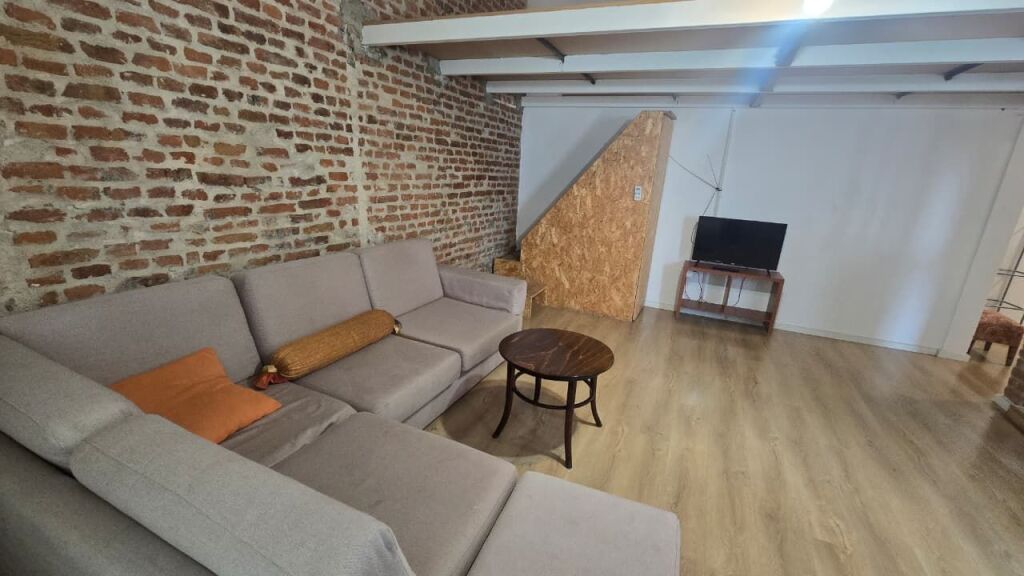 Jepet me Qira Studio Modernë në Qendër të Tiranës