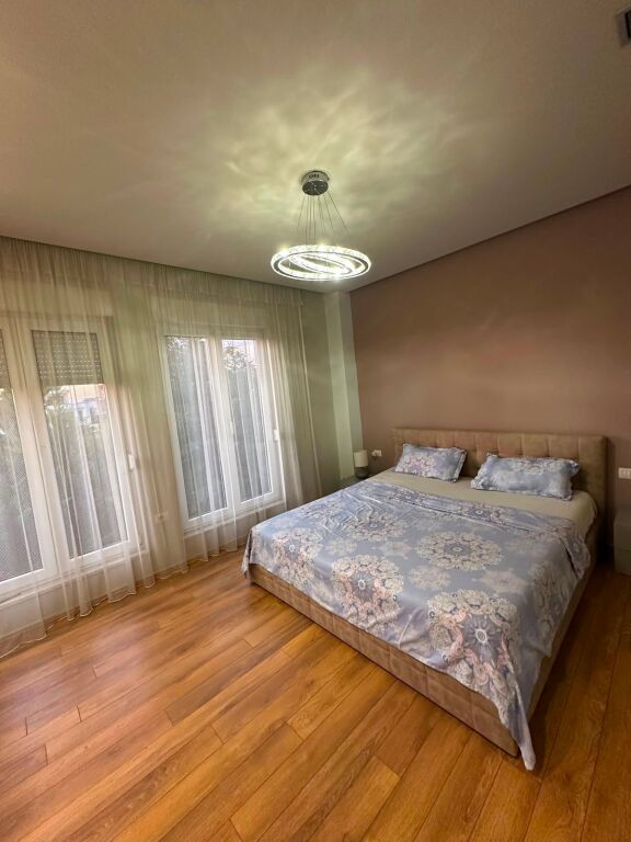 WHITE HOUSE – VILË 3-KATËSHE ME QIRA