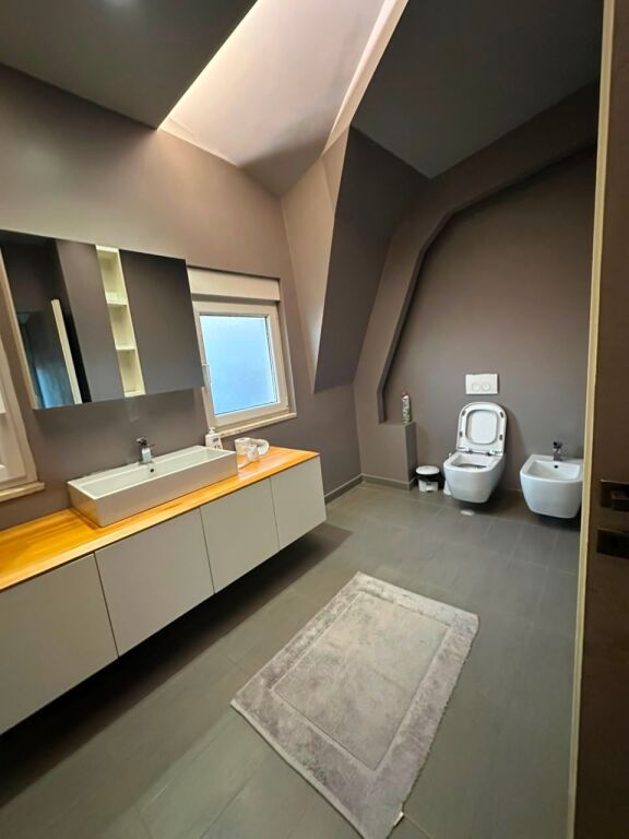 WHITE HOUSE – VILË 3-KATËSHE ME QIRA