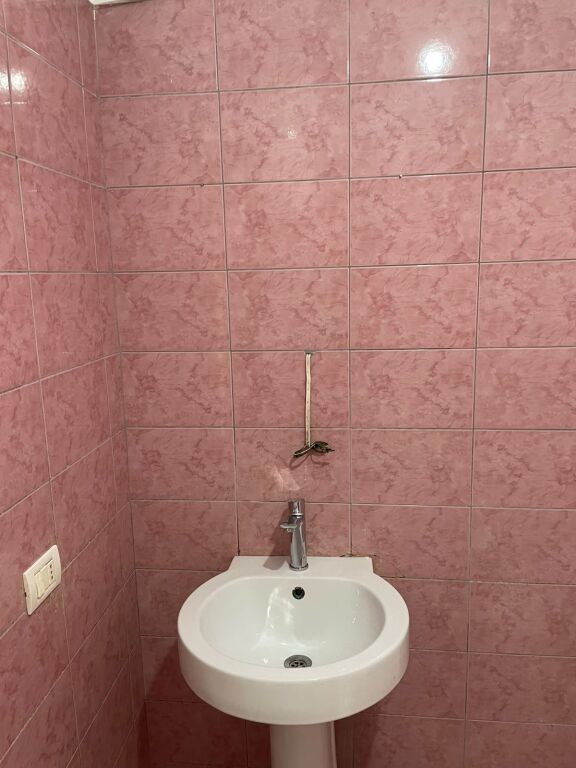 Apartament 2+1 me qira pranë Grand Gallery ne Yzberisht