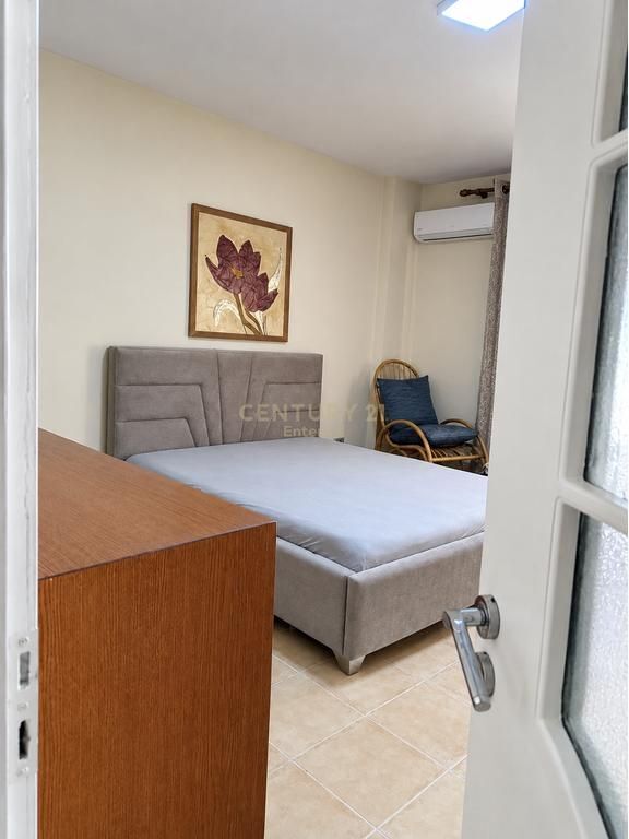Komuna E Parisit - Jepet Me Qera 2+1 110m2 Modern Pallat Me Ashensor 900 € /Muaj 90,000 Lekë /Muaj
