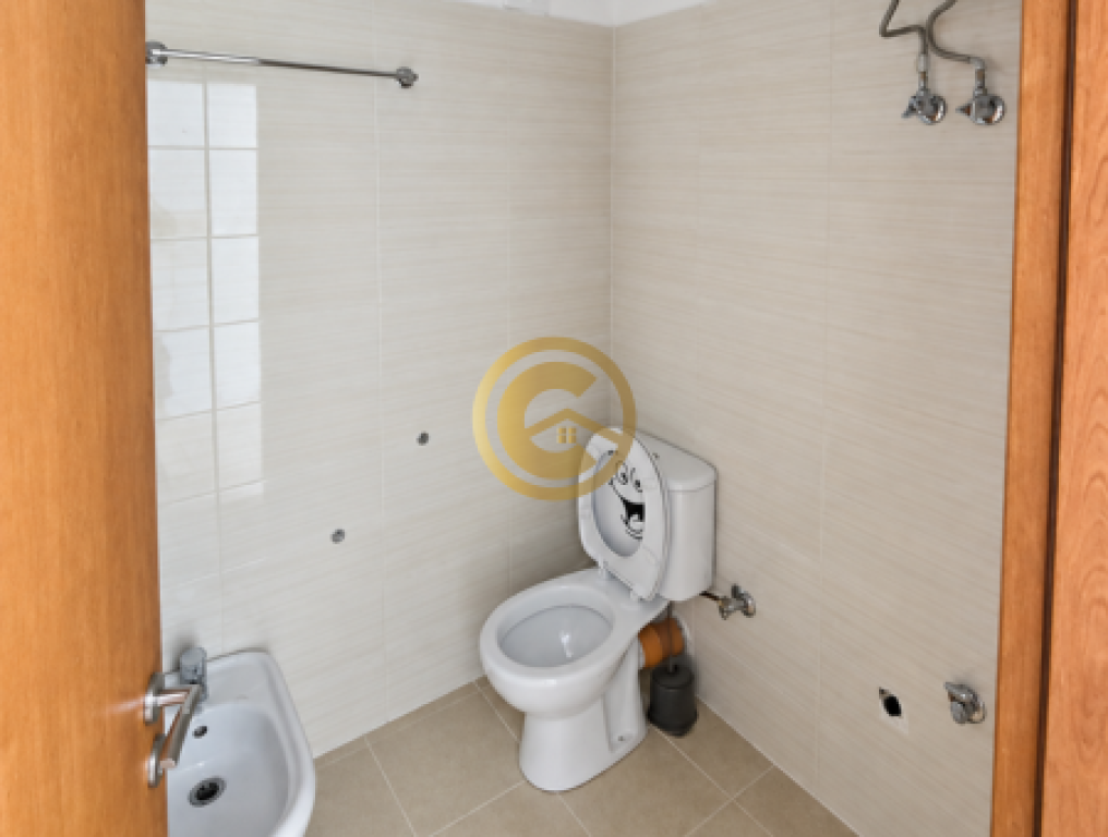 Bilocale in vendita a Saranda – 75 m² con vista frontale sul mare