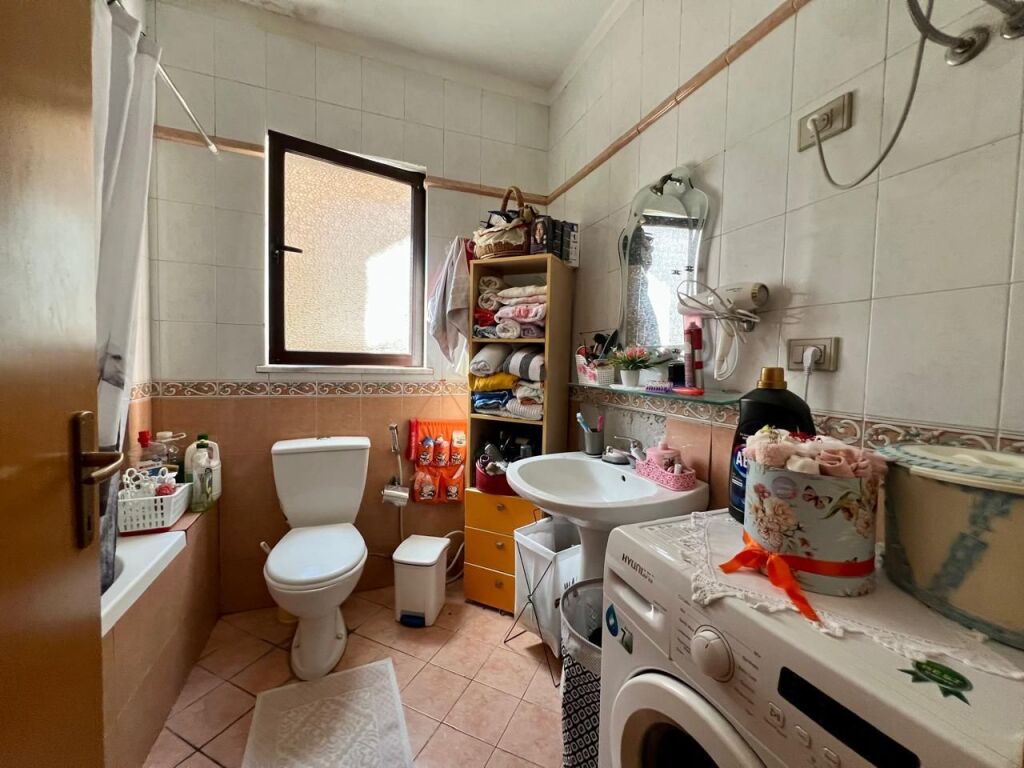 Apartment 3+1+2+Veranda for sale on Ismail Qemali Street, former Blloku! 550 million leke!