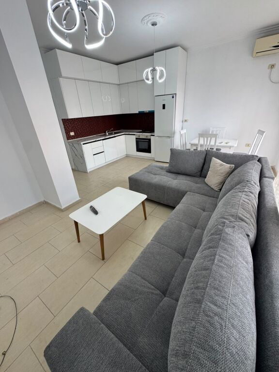 Jepet me qira apartament 1+1 – Rruga e Kavajës