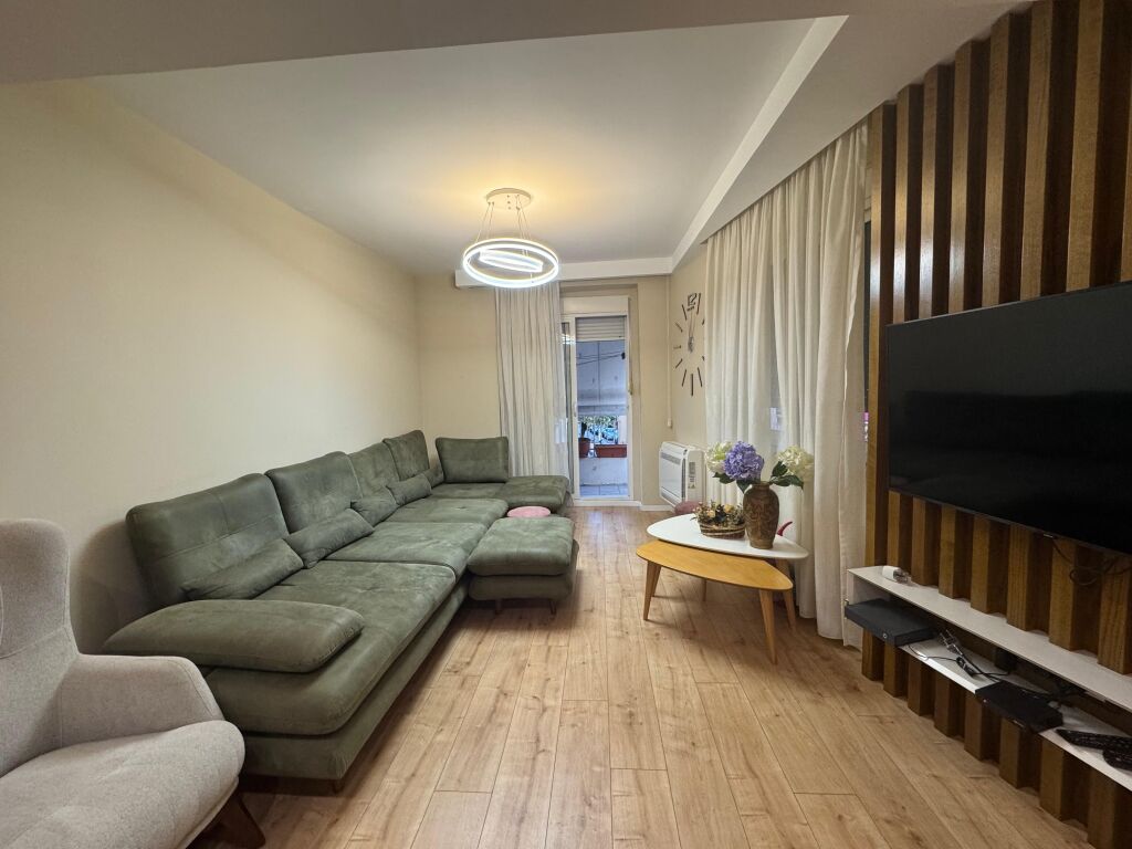 Jepet apartament me qera 1+1