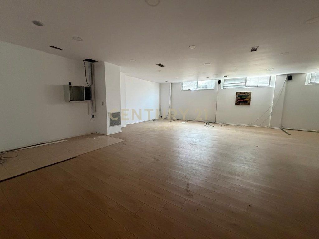 KRISTAL CENTER, OFFICE FOR RENT