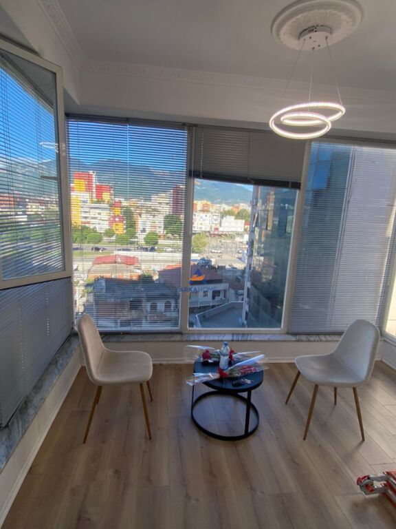 JEPET ME QERA APARTAMENT 1+1+BALLKON "KOMPLKESI URSLUGA,ISH STACIONI I TRENIT" 650 EURO