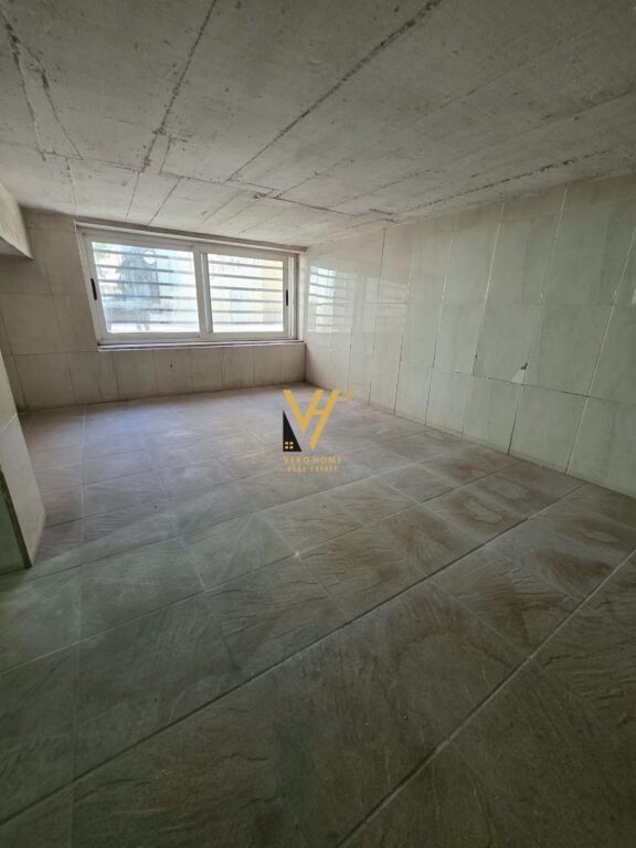 SHOP FOR RENT 80 M2 AT WILLSON SQUARE 800 EURO