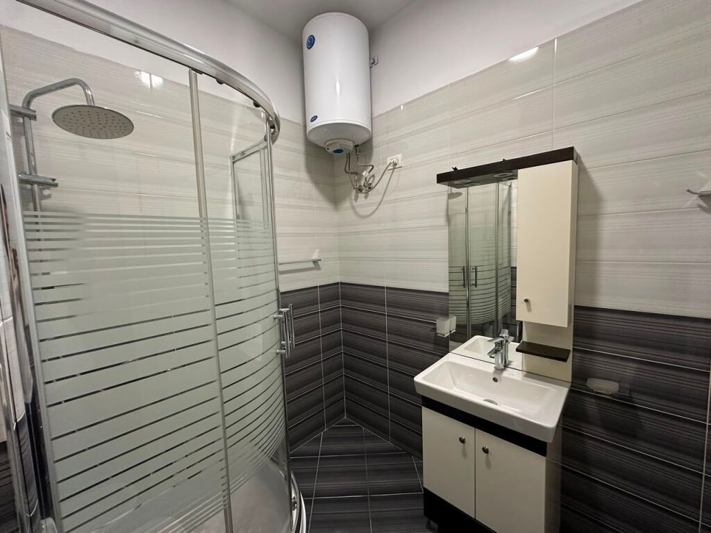 Shitet apartament 2+1+2 te Komuna e Parisit