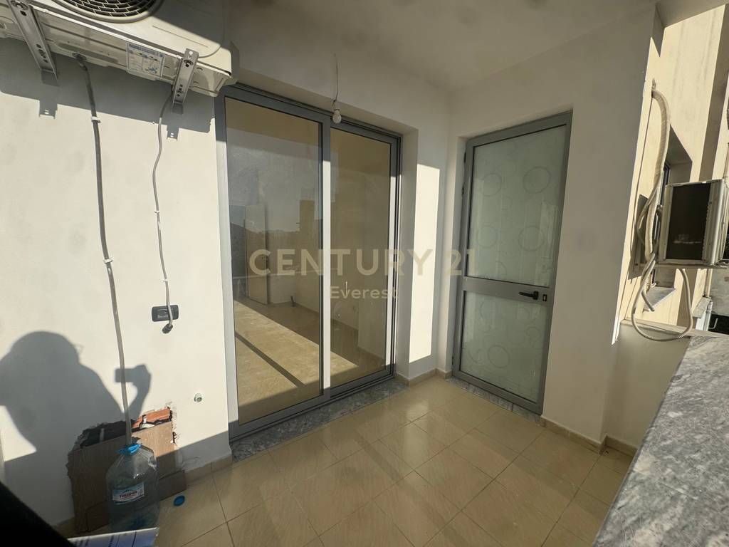 MISTO MAME, JAPM ME QIRA APARTAMENT 2+1