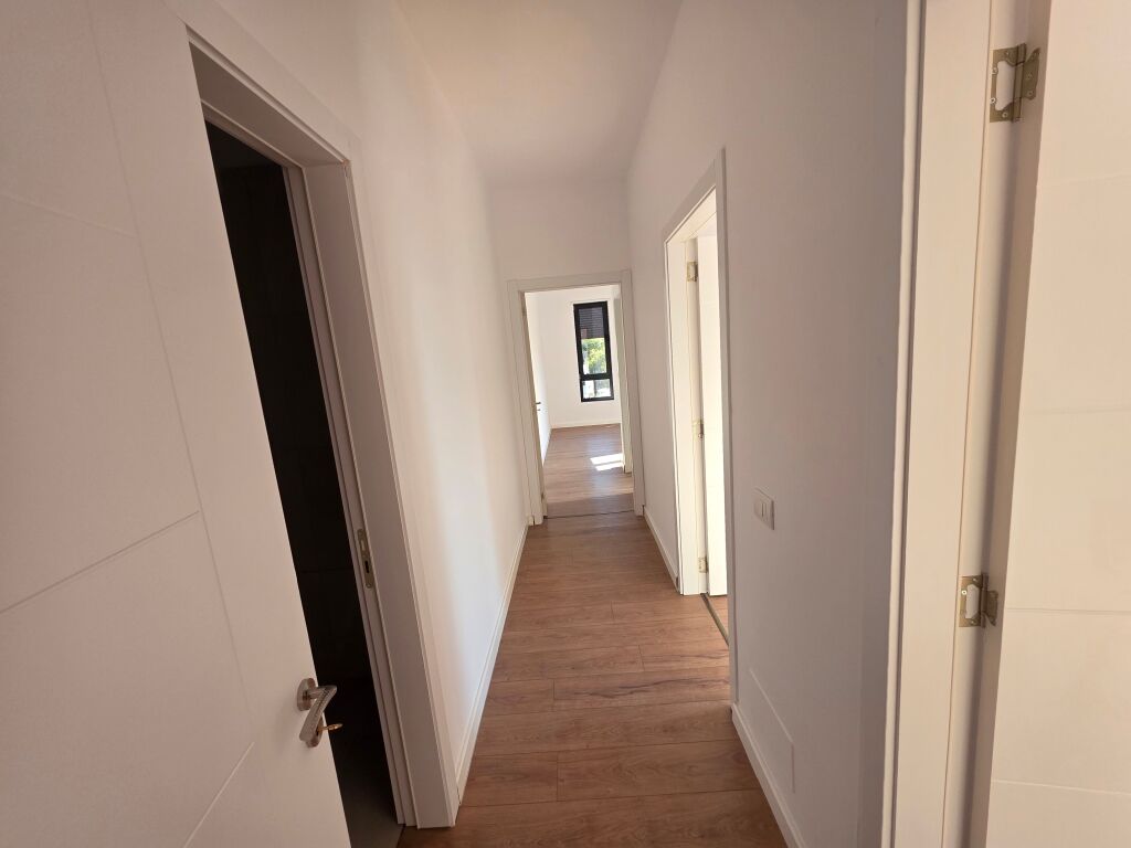 📍5 Maggio Affittasi Appartamento 3+1+2 Vuoto Per Ufficio O Clinica
