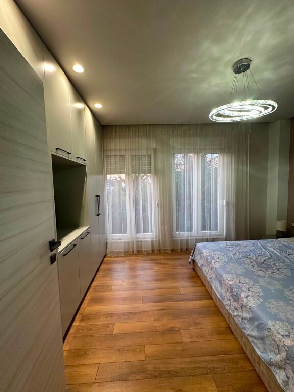 WHITE HOUSE – VILË 3-KATËSHE ME QIRA