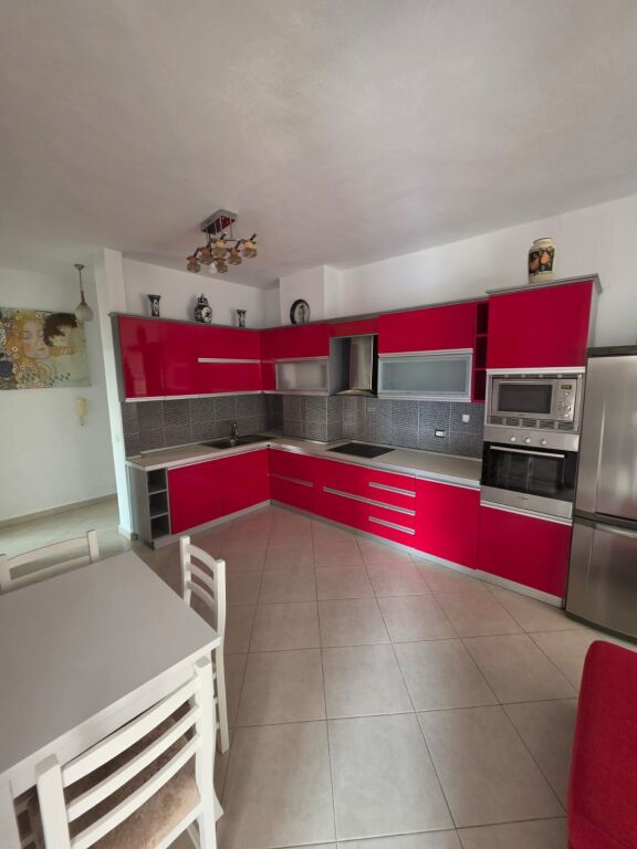 Rent | Apartament 3 + 1 + Garazhd | Brryli | 850 €/month