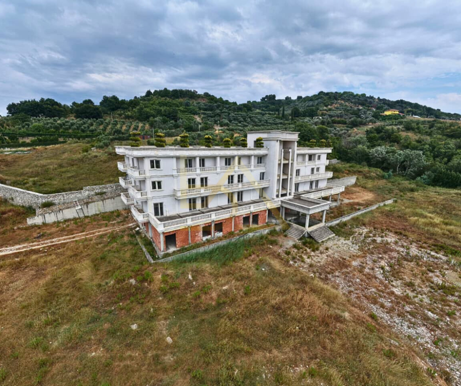 VENDITA AMBIENTE COMMERCIALE – MAMINAS, DURRËS