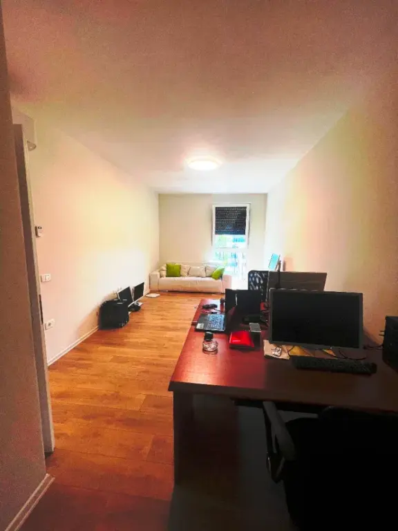 Rent | Ambjent Biznesi | Komuna e Parisit | 1100 €/month