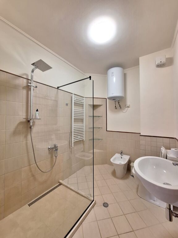 Jepet me qira apartament 2+1 prane RTSH