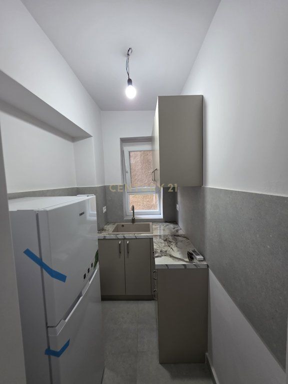 SHITET APARTAMENT PËRBALLË MATERNITETIT TE RI!