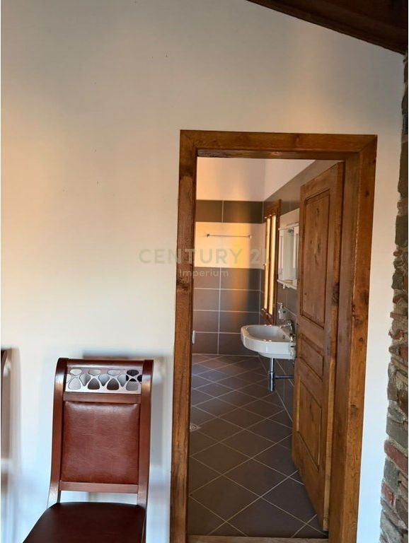 VILË LUKSOZE NË SHITJE – QENDËR, NDROQ 🏡 78,000,000 Lekë