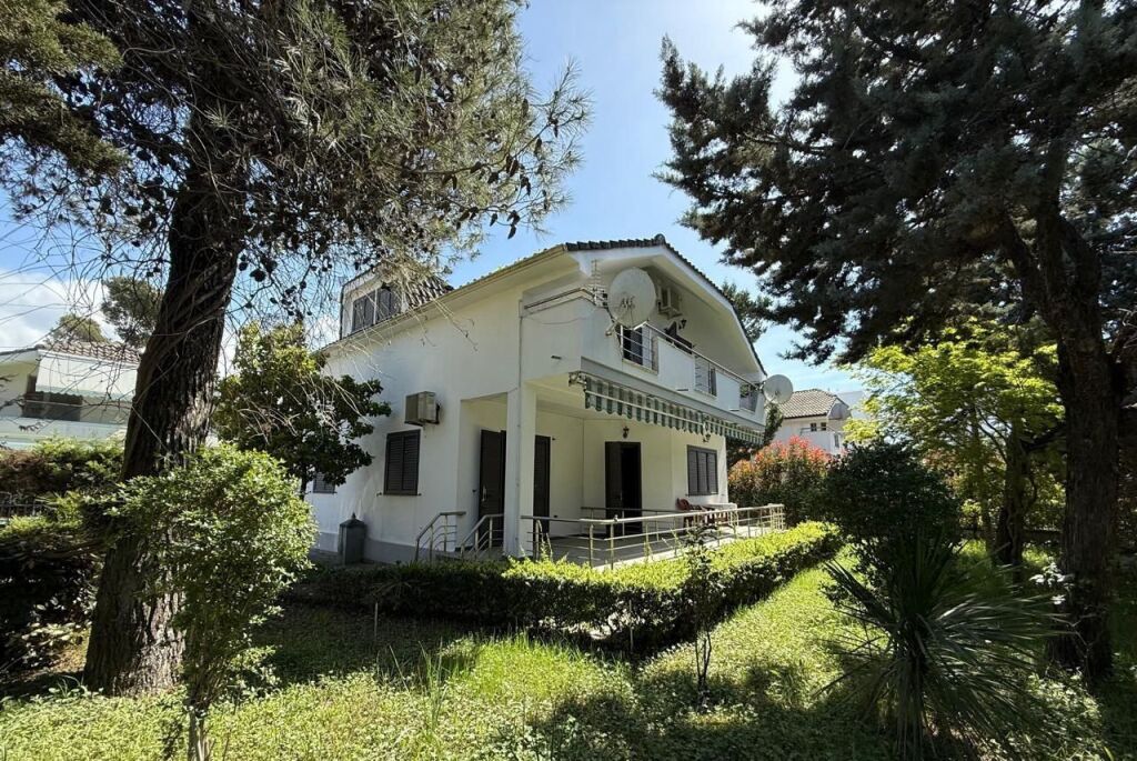 Shitje | Vilë 4 + 1 | Golem, Fshati turistik Mondi i Rikes | 500000 €