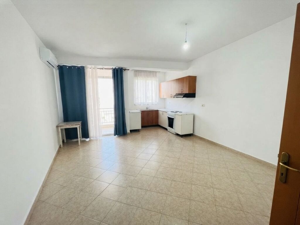 Shitet, Apartament 2+1+2, Unaza e Re
