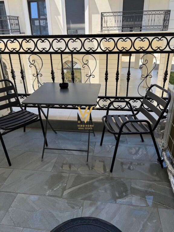 JEPET APARTAMENT 1+1+BLK ME QIRA TE PORTA TIRANA E RE, SAUK 700 EURO