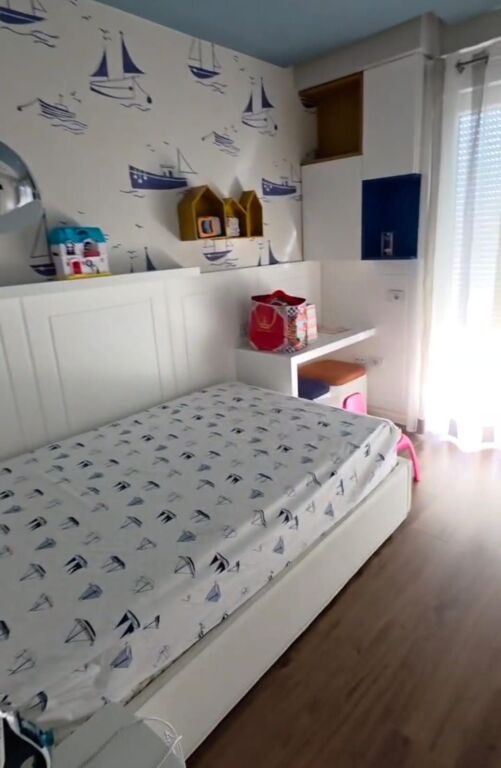 Shitet apartament 2+1+2+Ballkon tek Liqeni i Thate (pa malore) , Kopshti Botanik , Kopshti Zoologjik .