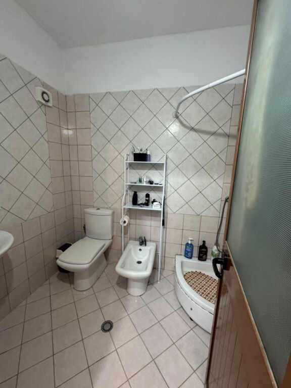 Shitet Apartament 2+1 Unaza Re